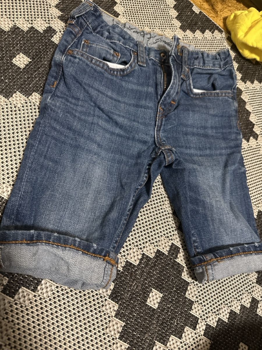 H&M Hosen: H&M Jeans-Shorts, Gr. 128, – Gebraucht aus Zürich von Krikri21