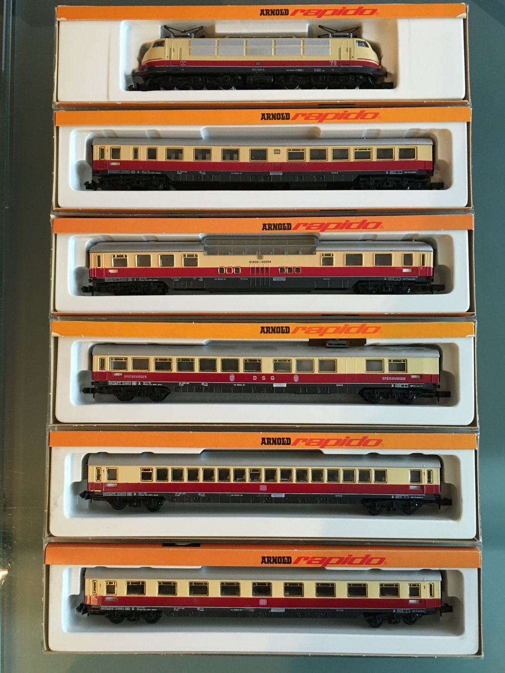 Arnold Modellini di ferrovie: Arnold Rapido TEE Zug DB E103 und 5 verschiedene Wagen – Usato da holziken venduto da Weston