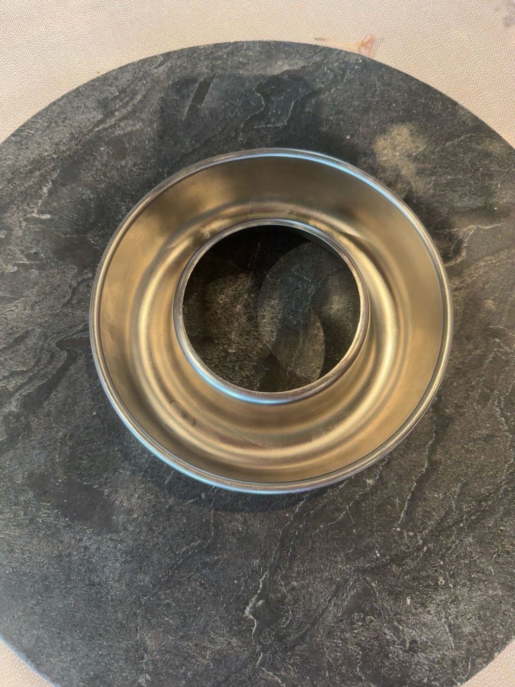 Teglie da forno: Kuchenform Ringform Metall guter Zustand – Usato da Pragg-Jenaz venduto da sommerfeld1312 1
