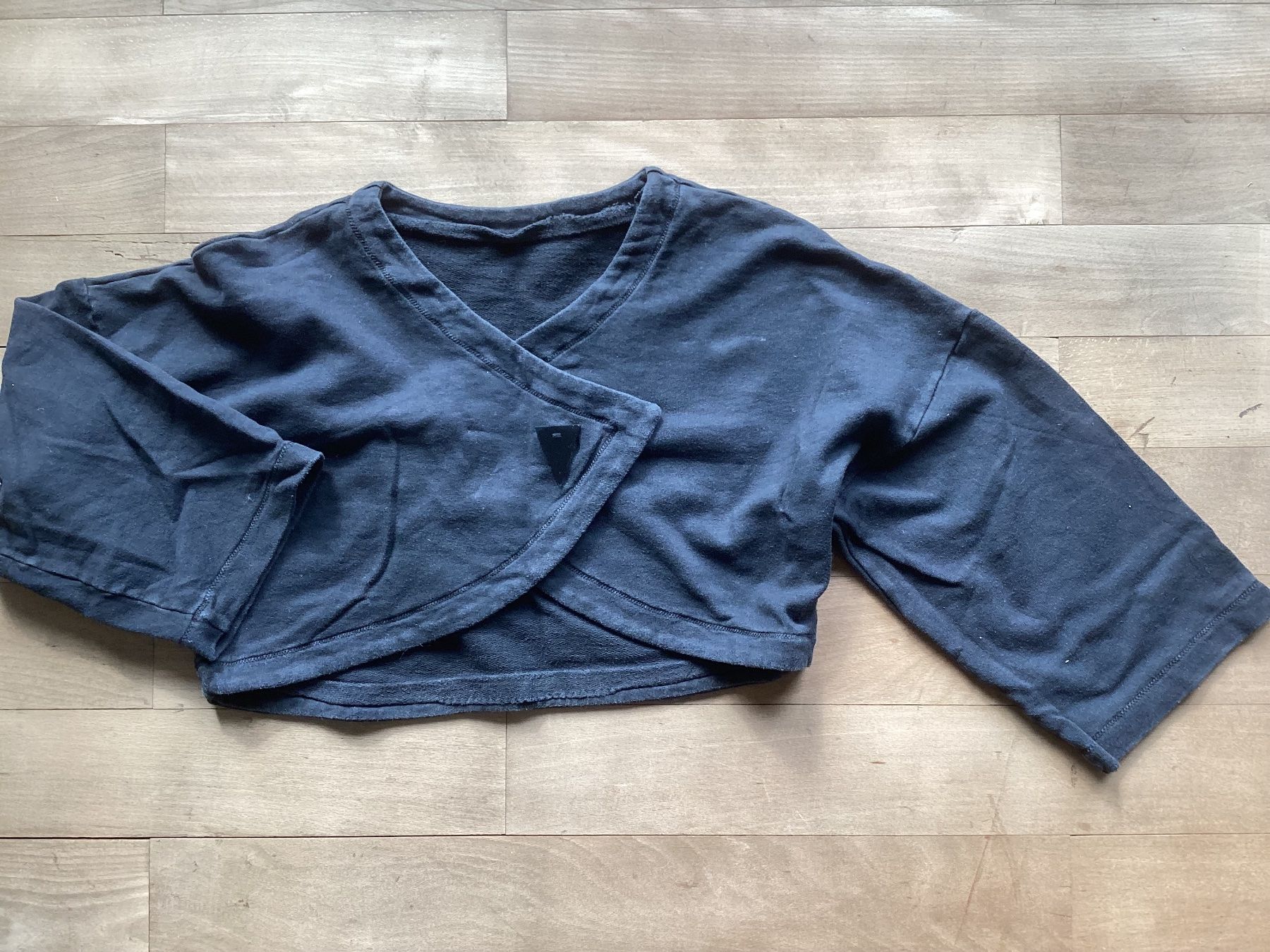 Giacche: Schwarze kurze Sweatshirt-Jacke, Grösse M – Usato da Muttenz venduto da rob_sc8s 1