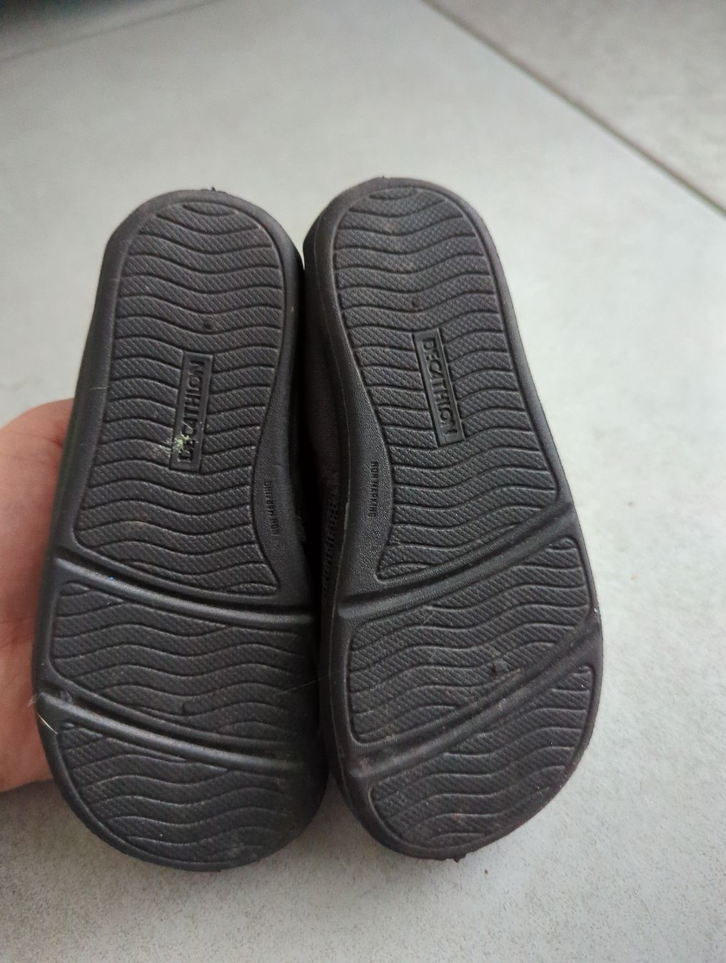 Scarpe per ragazzi: Decathlon Turnschuh Kinder Gr. 24 – Usato da Eglisau venduto da raf_hn2x 2