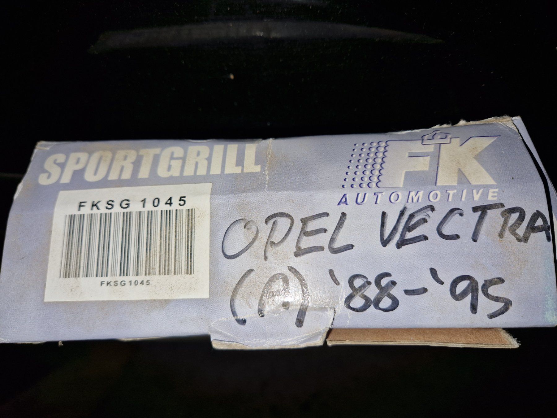 Opel Tutti pezzi di ricambio auto: Kühlergrill Opel Vectra A – Nuovo e nell'imballaggio originale da Dottikon venduto da zepterAG