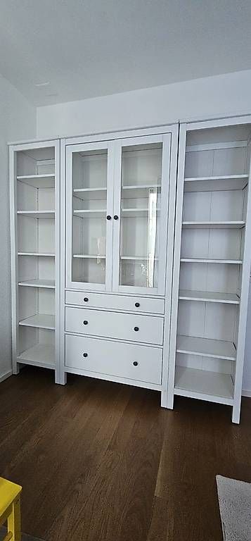 Regale:  IKEA HEMNES Möbel-Set weiss  Vitrine + 2 Regale – Gebraucht aus Bülach von Dario978