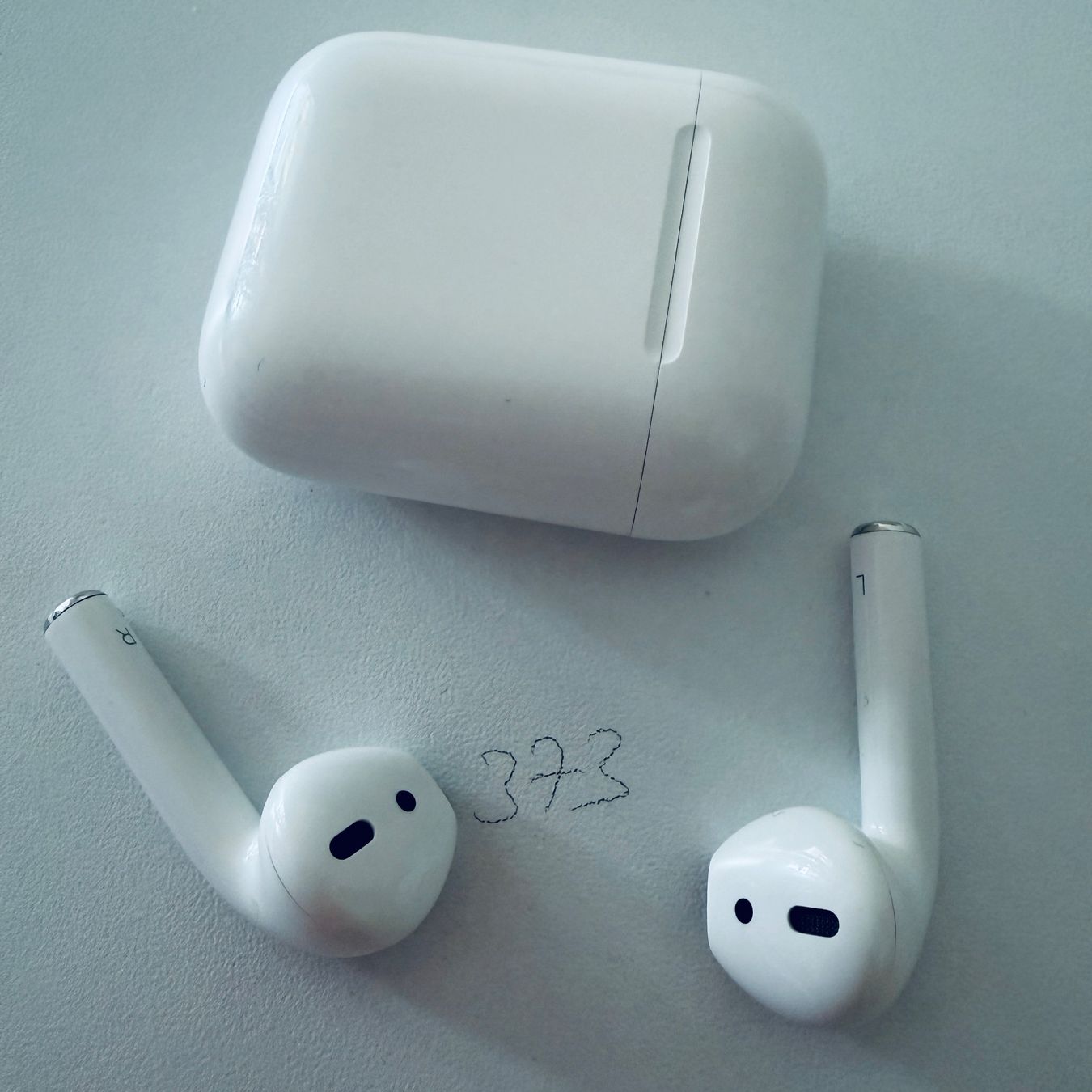 Apple Kopfhörer: Original Apple AirPods 2 Gen. Wireless Kopfhörer & Case – Gebraucht aus Basel von MY.AIRPODS.SHOP 5