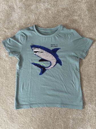 Cooles Hai-T-Shirt mit Pailletten, Grösse 116, Top Zustand!