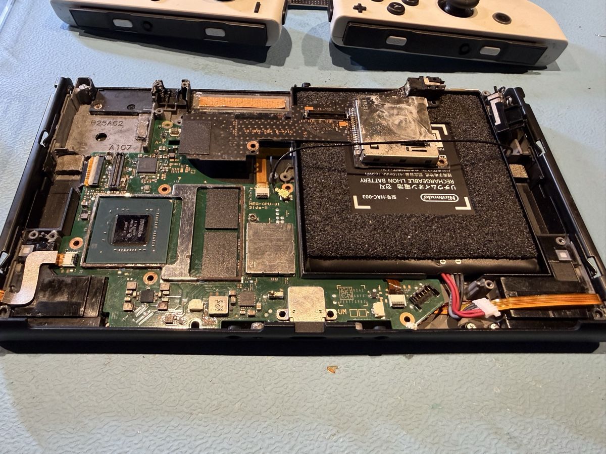 Nintendo Konsolen: Switch OLED defekt – Defekt aus Dierikon von E28_Freak 1