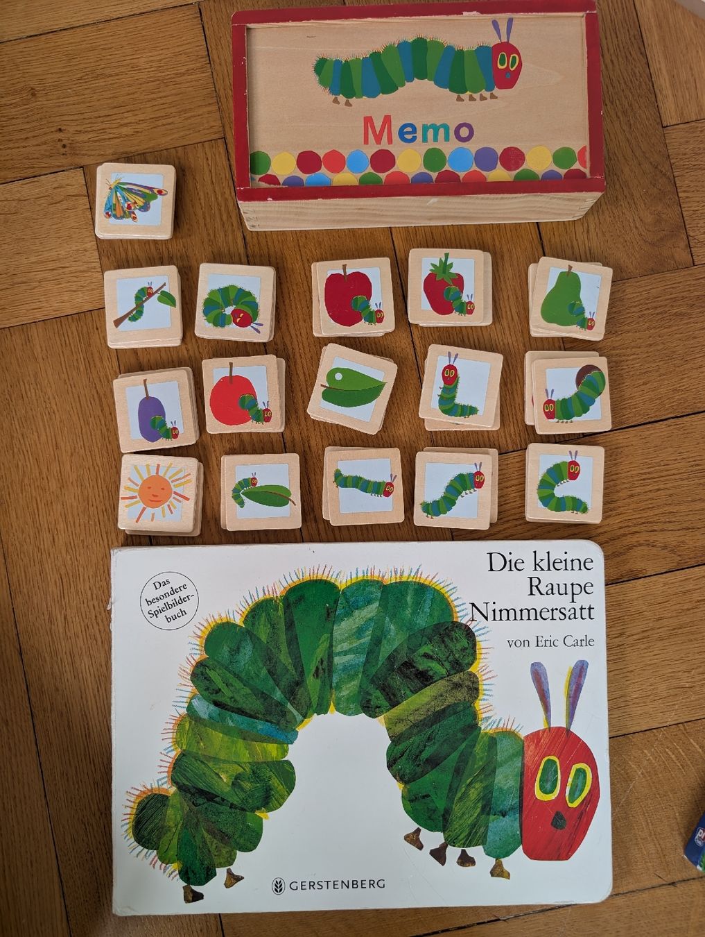 Libri: Raupe Nimmersatt Memo Spiel & Buch Set  – Usato da Bern venduto da Zorro333