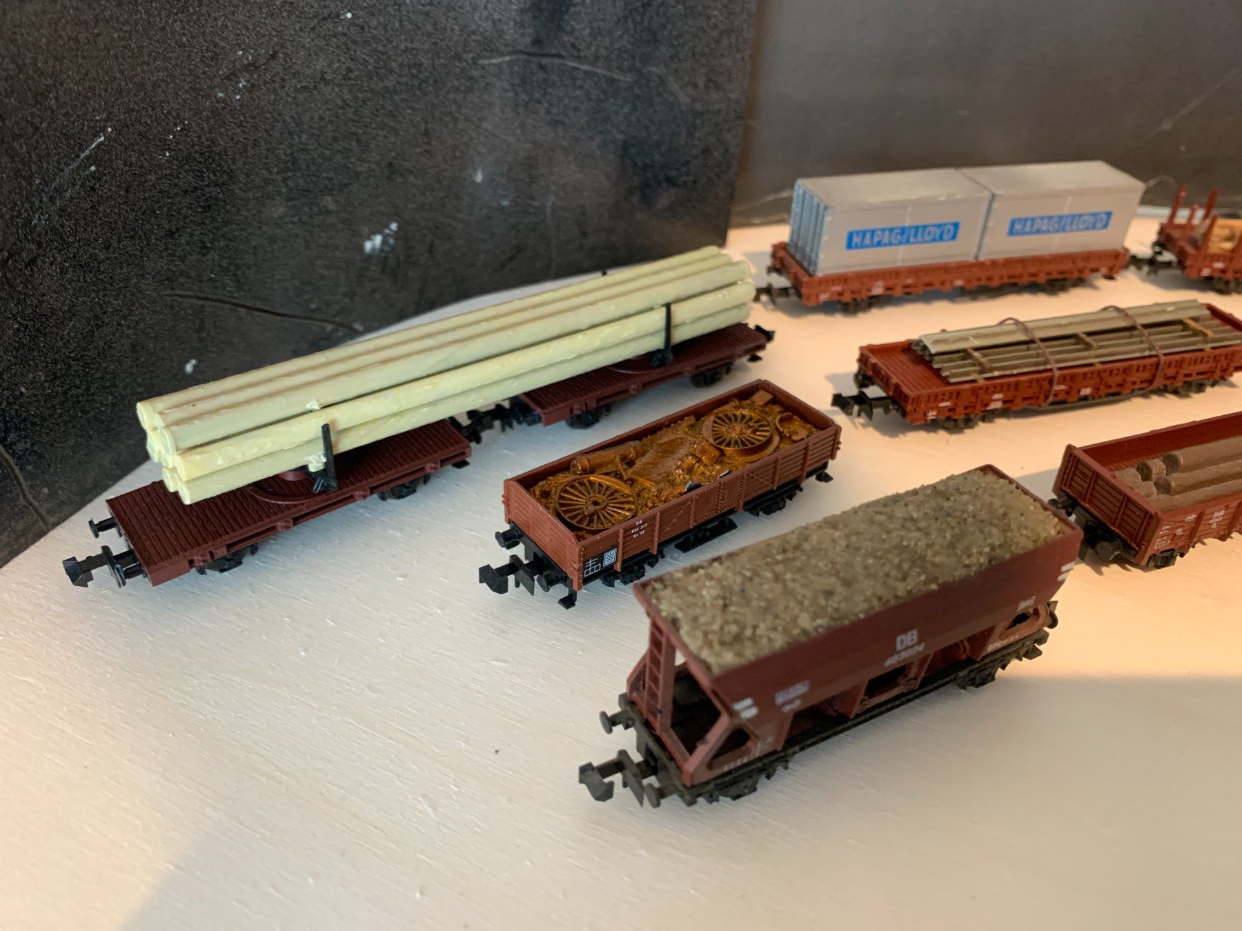 Roco Modellini di ferrovie: 9 Roco-Wagen inkl. Ladegut – Usato da Belp venduto da capowiga