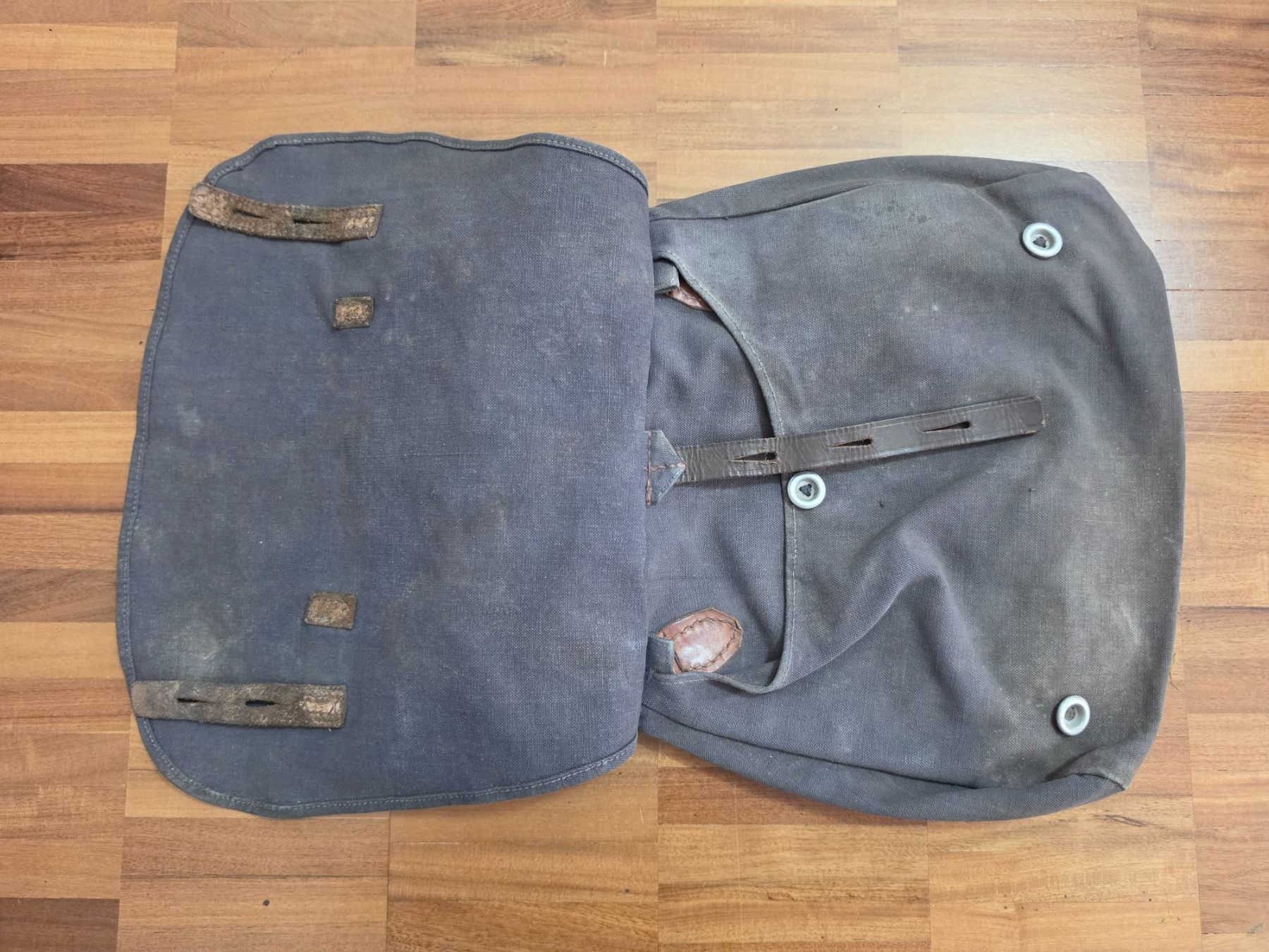 Uniformi: Brotsack der Luftwaffe mit Riemen WW2 – Usato da Chur venduto da Ghostwulf 2