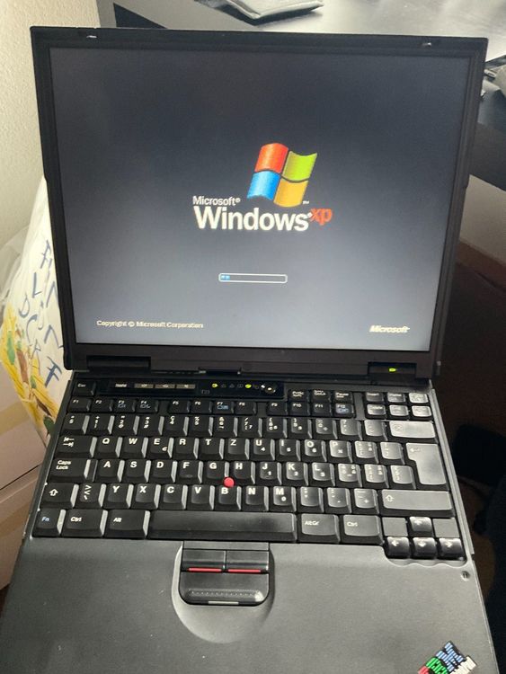 IBM Thinkpad T22 - Pentium 3, 750Mhz, 256MB RAM (Laptop de colectie