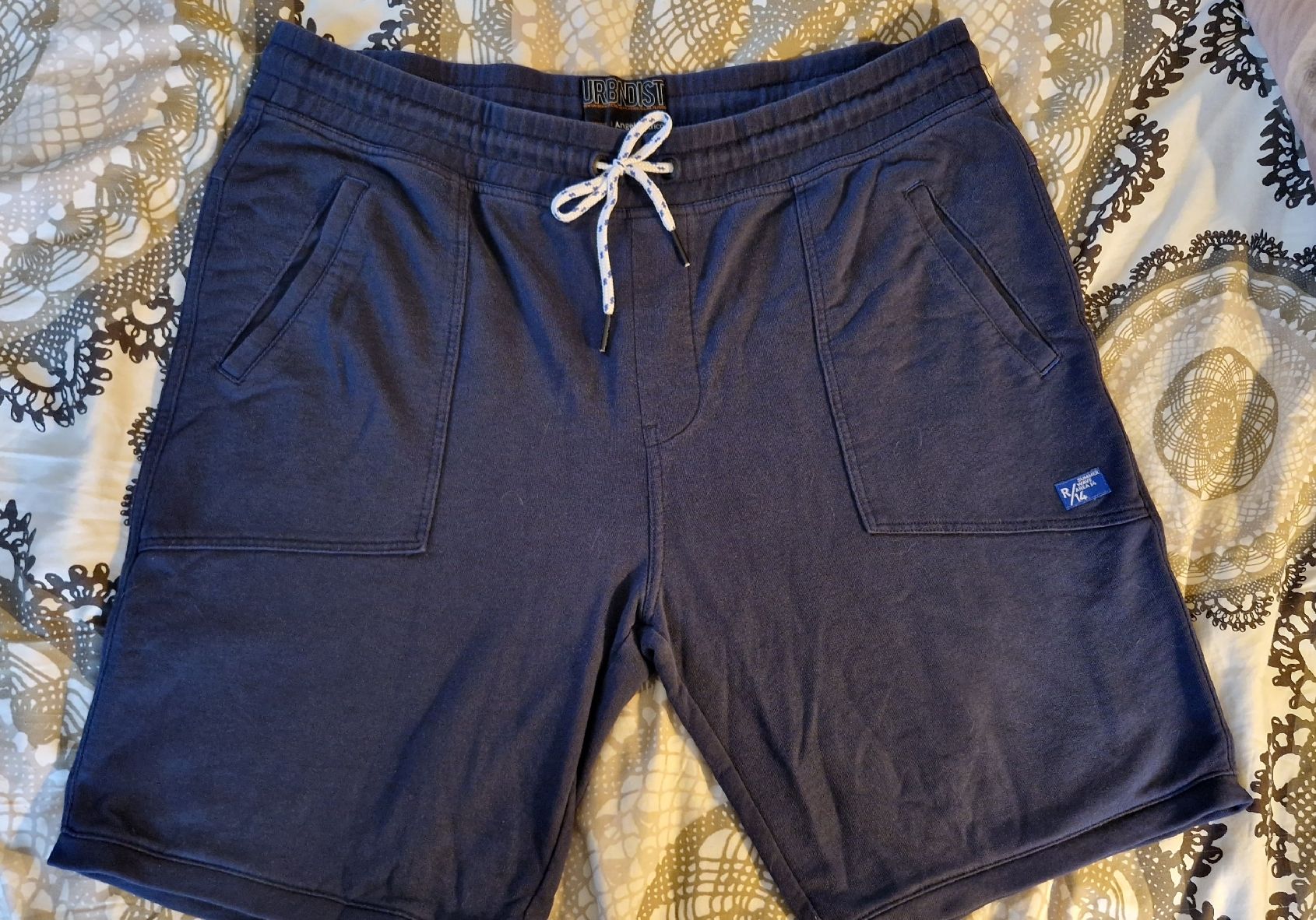 C&A Hosen: Dunkelblaue Sweat-Shorts – Gebraucht aus Oberengstringen von Asteroid56