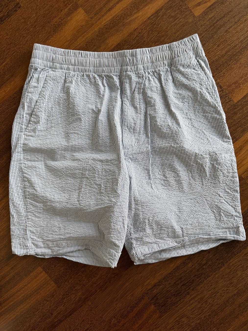 Uniqlo Pantaloni: Uniqlo Shorts – Usato da Ennetbaden venduto da miboo