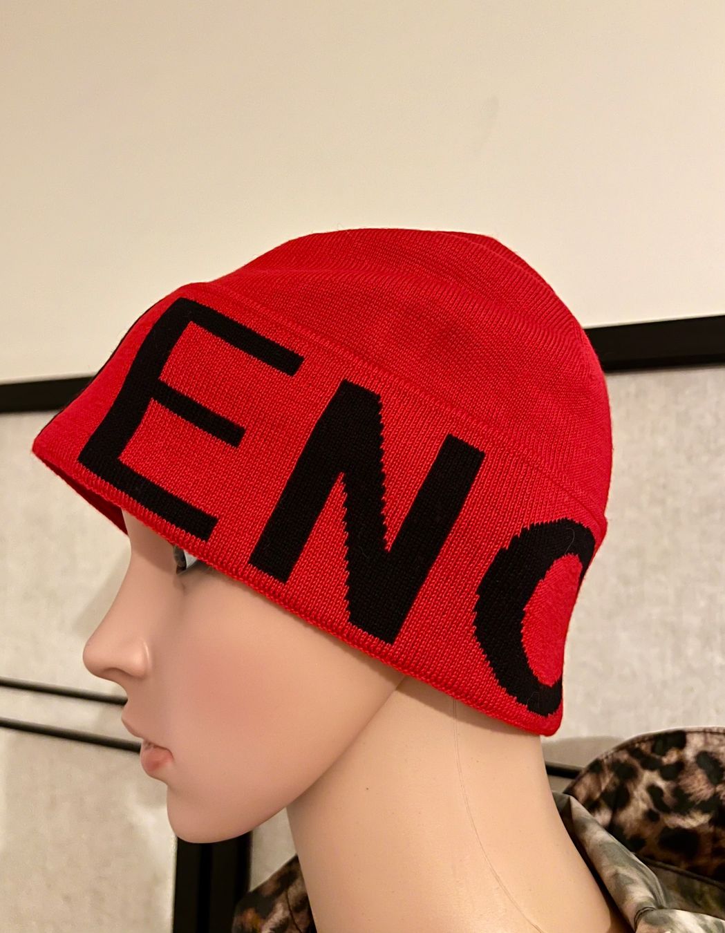 Lana: Givenchy Wollmütze, NEU – Usato da Bergdietikon venduto da pinkerton13 2