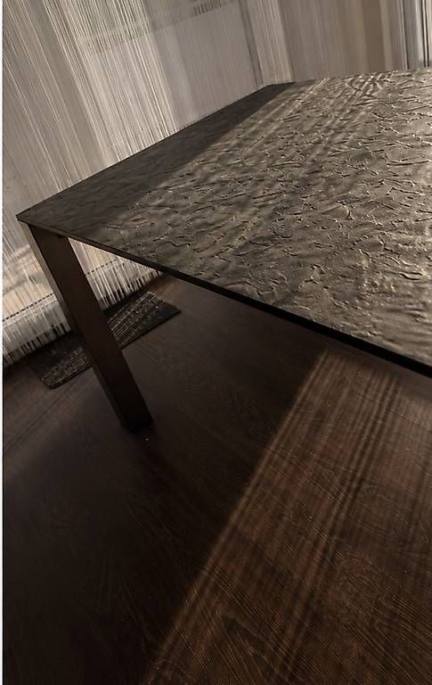Tavoli: Table noire texturé – Usato da Lausanne venduto da CDNext.Nettoyage2025 2