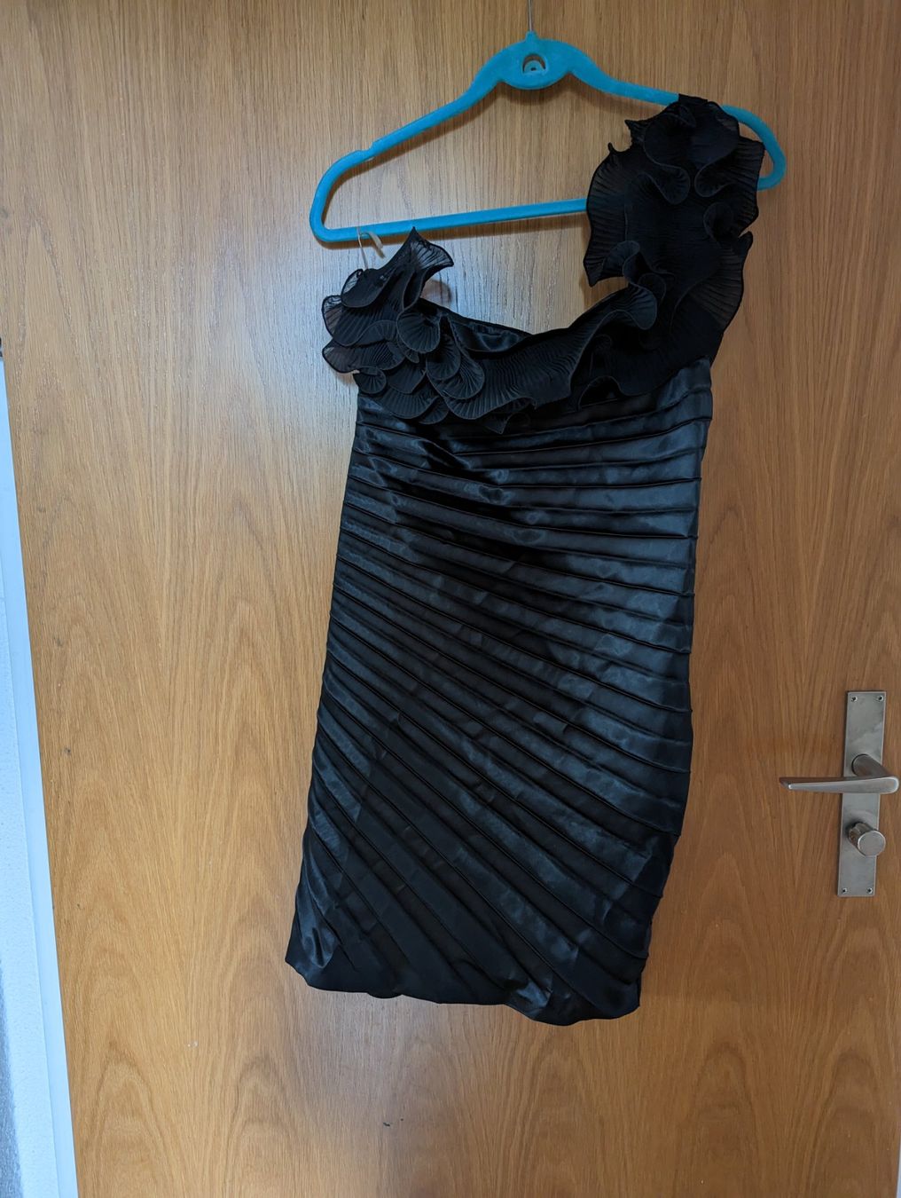 Vestiti: Cocktailkleid gr 38/40 – Usato da Busswil BE venduto da Binchenbeetli