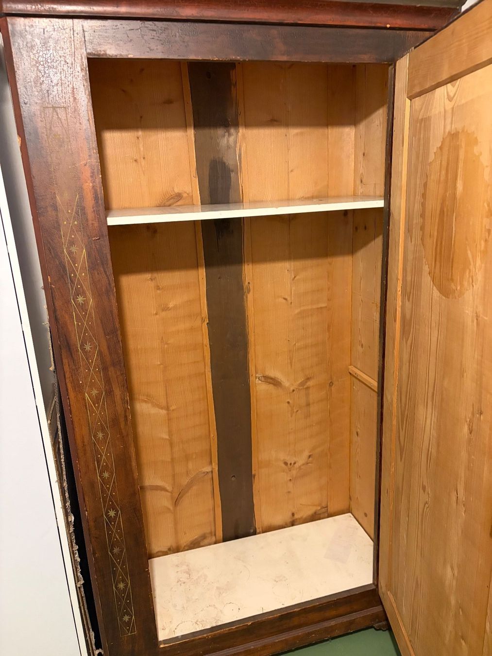 Armoires: Brauner Schrank mit Tablar – D'occasion à Steinach par Estil