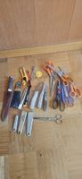 Lot alte Messer, Scheren und Diverses