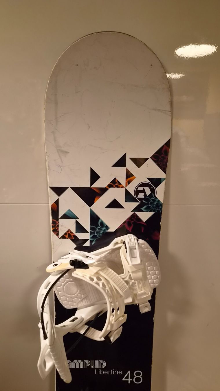 Boards: Amplid Snowboard 140cm inkl. Bindung – D'occasion à Oberrieden par Raja011 1