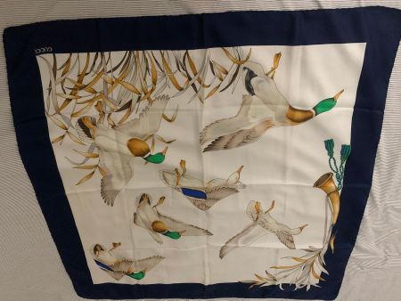 Foulard en soie Gucci motif canards bon état