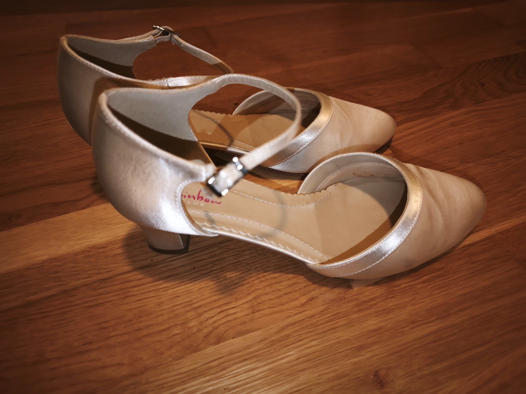 Rainbow Scarpe da donna: Brautschuhe Rainbow Club Gr. 38 – Usato da Zeglingen venduto da Vanillacoke 1