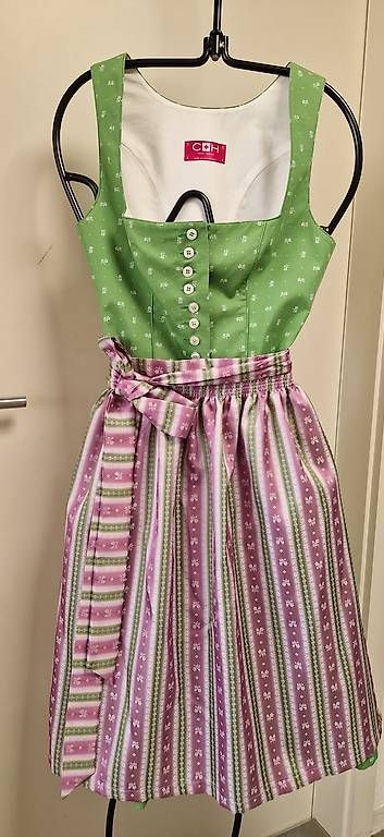 Robes: Wunderschönes Dirndl mit Schürze  – Neuf avec emballage d'origine à Arbon par Eri17