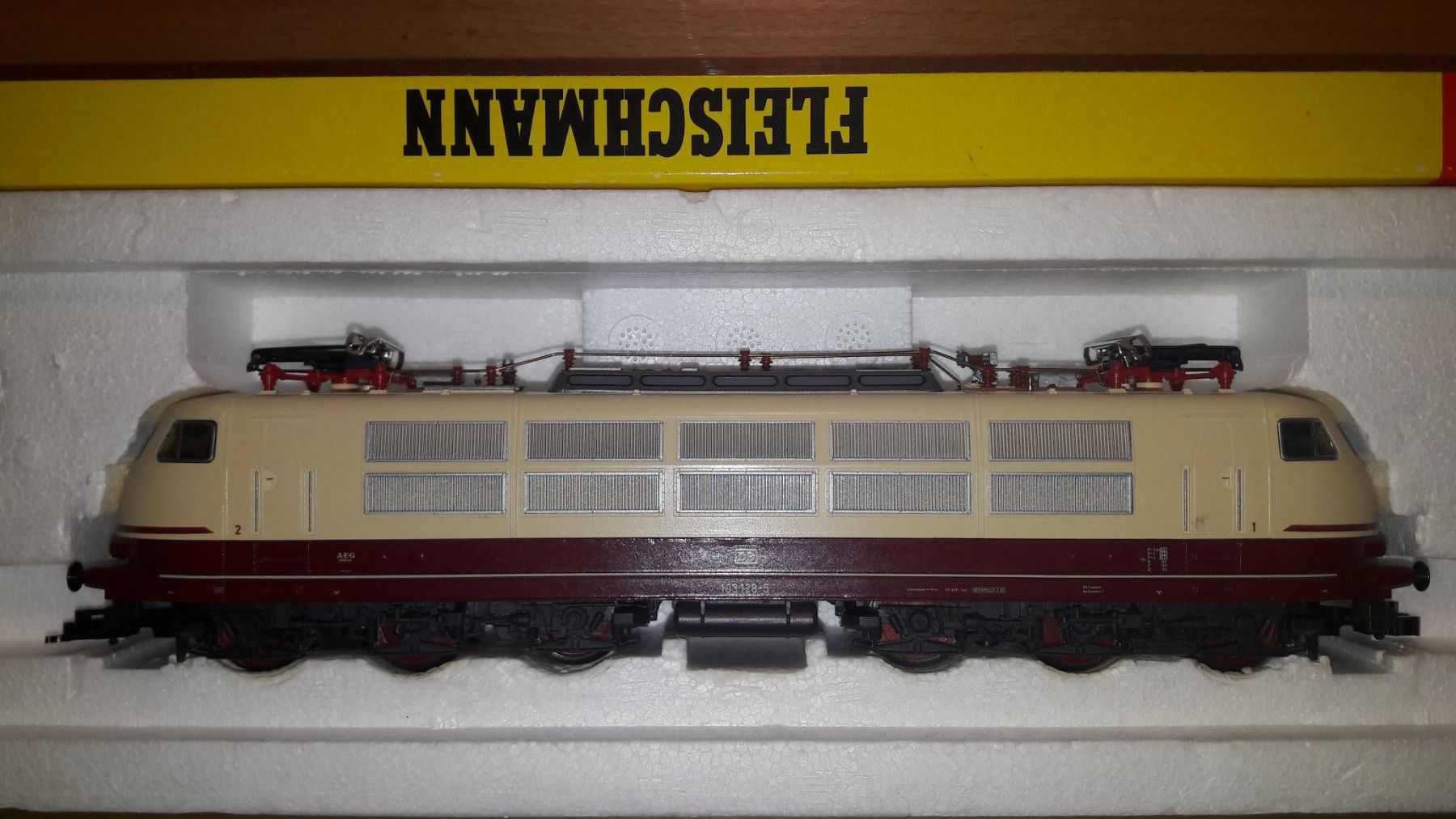 Fleischmann Modelleisenbahnen: Fleischmann H0 TEE-/ IC-E-Lok BR 103 Nr. 4376 – Neu und originalverpackt aus Rheinfelden von Pillie 1