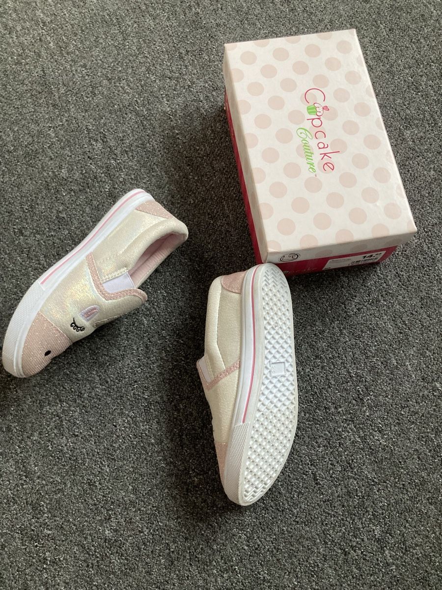 Dosenbach Scarpe per ragazze: Hausschuhe Grösse 30 – Usato da Wiler b.Utzenstorf venduto da Verkauf333 1