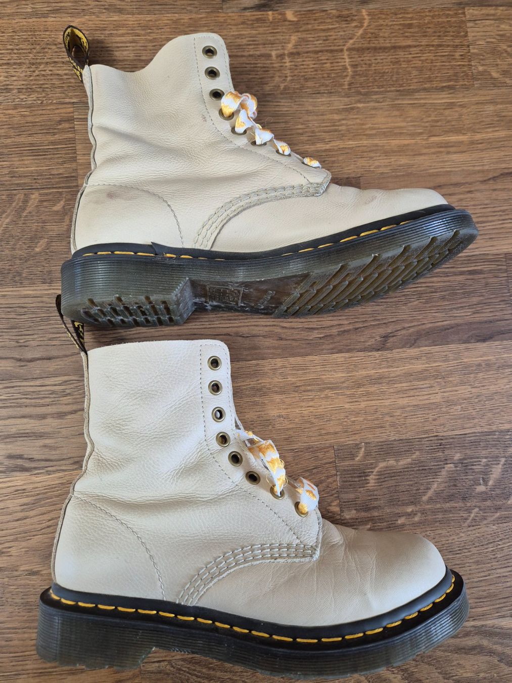 Dr. Martens Scarpe da donna: Beige Dr Martens size 38 – Usato da Zürich venduto da monadiederich 2