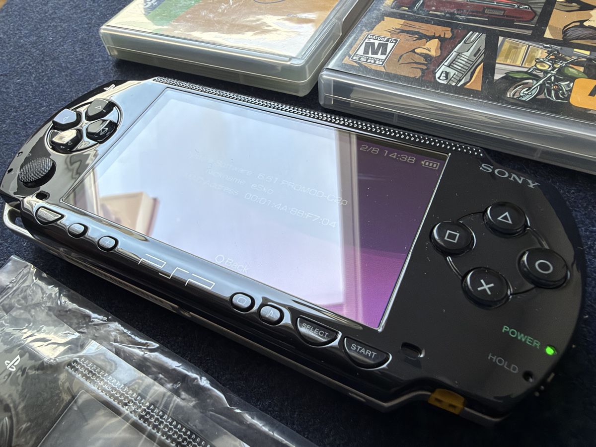 Sony Consoles: Sony PSP-1004 complete set + games – D'occasion à Zürich par jankais3r 1