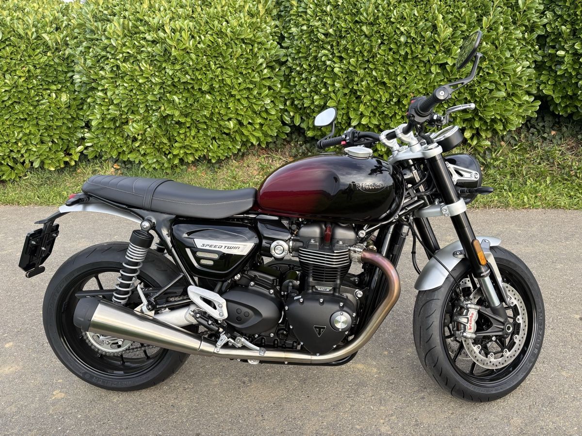 Strada: Triumph Speed Twin 1200 Stealth Edition – Nuovo (secondo la descrizione) da Basel venduto da obr_fx9m 1