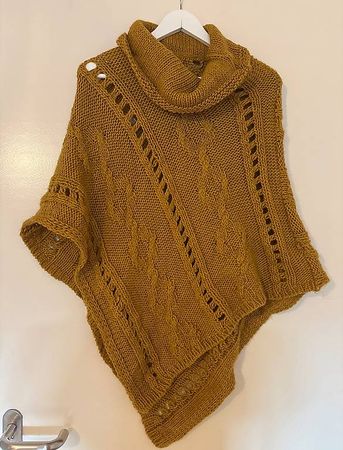 Kuscheliger Senffarbener Poncho