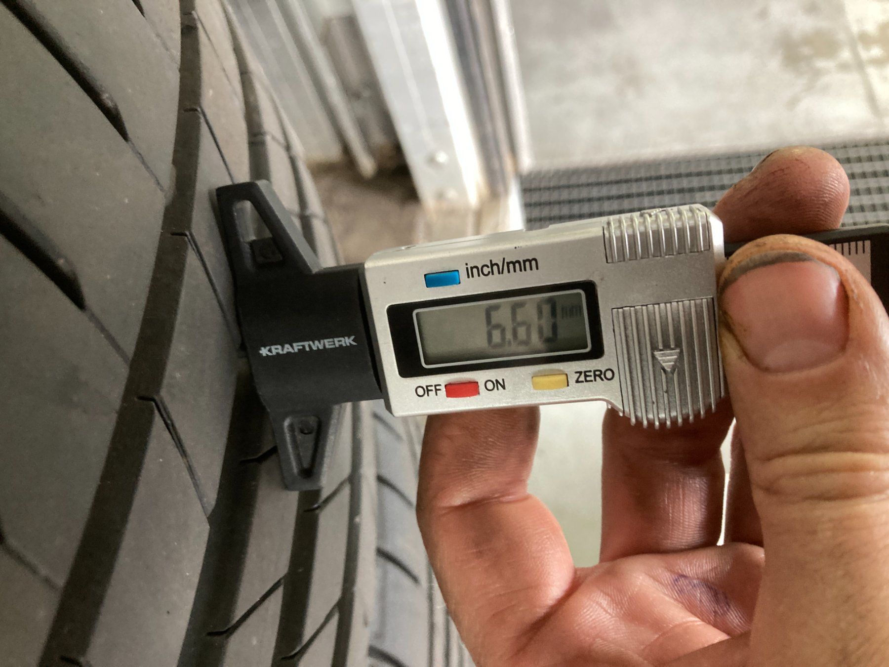Bridgestone Pneus & Kompletträder: 225/45R17 Sommerpneu Bridgestone – Gebraucht aus Cham von WB2223 7