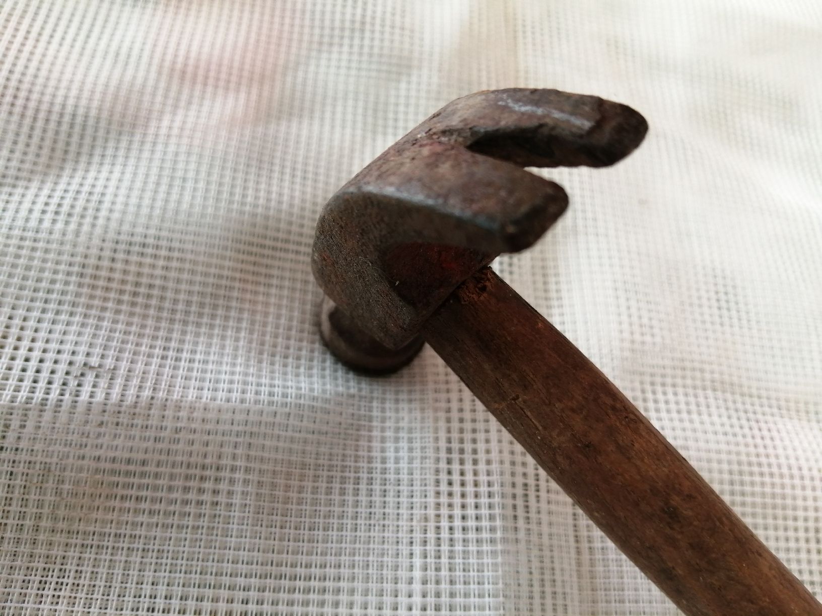 Tutti gli attrezzi: Klassischer Hammer mit Holzgriff - Zuverlässig & Robust – Usato da Honau venduto da holunder3 4