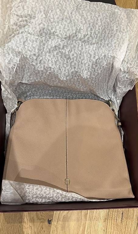 Taschen für Damen: Aiger Savannah Hobo Tasche – Gebraucht aus Zürich von sabrina.22 1