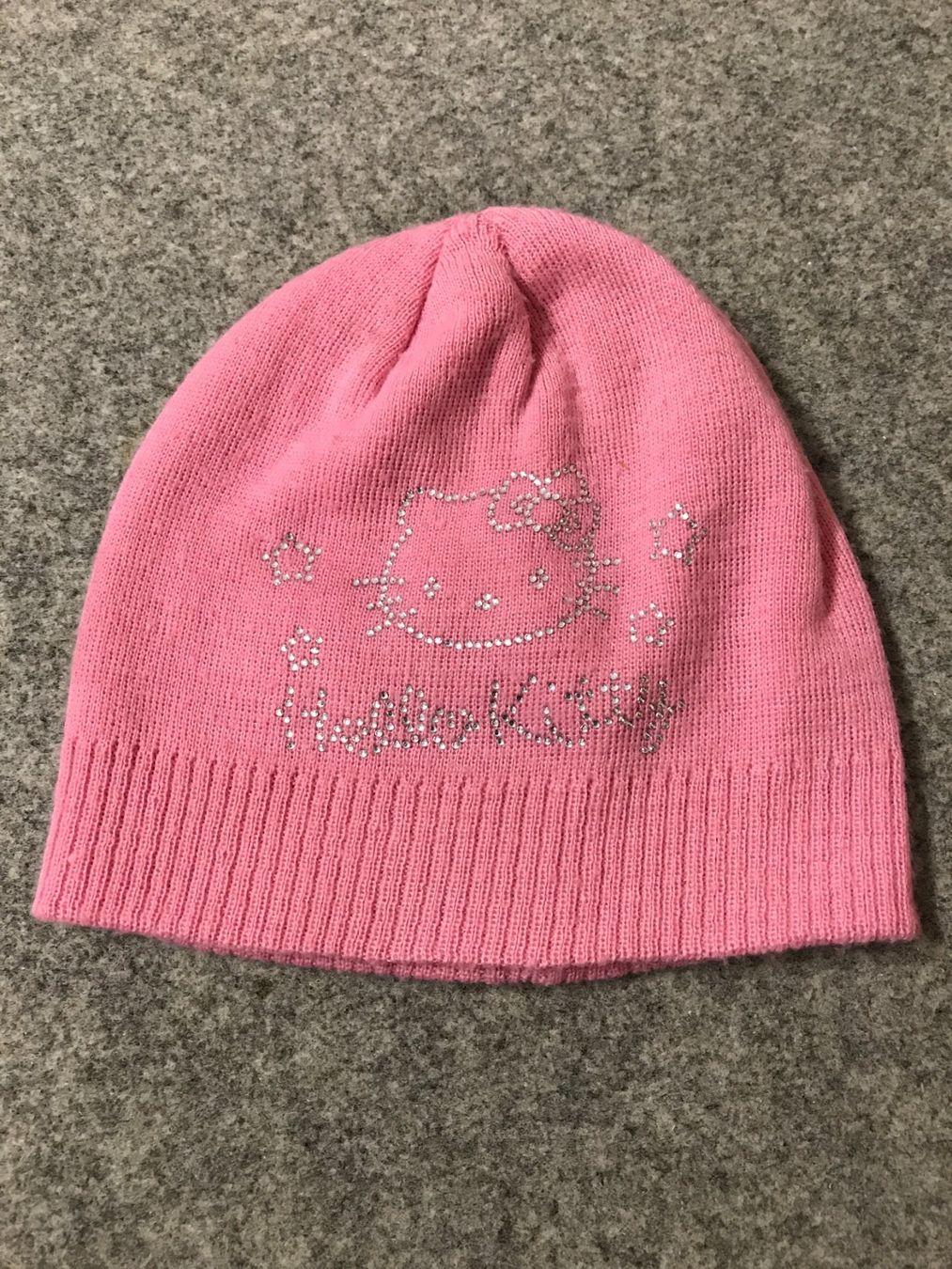 Altro abbigliamento per bambina: Hello Kitty Mädchen Mütze pink Strass Gr. 6-8J. – Usato da Guntershausen venduto da Gloominati