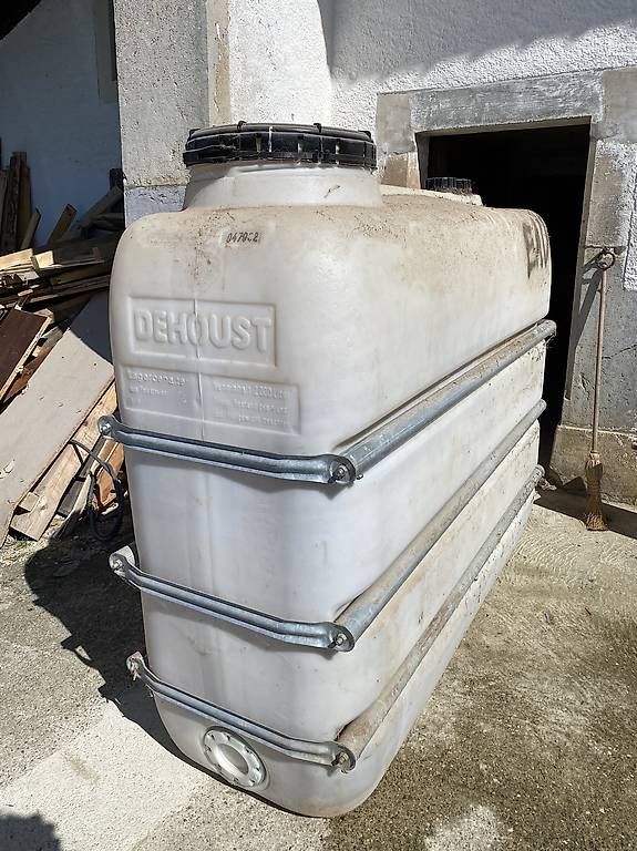 Abbeveratoi e trogoli: Citerne eau 2000 litres – Usato da La Sagne NE venduto da michael.dop24