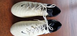 Chaussures de foot Nike Tiempo – cuir – très bon état
