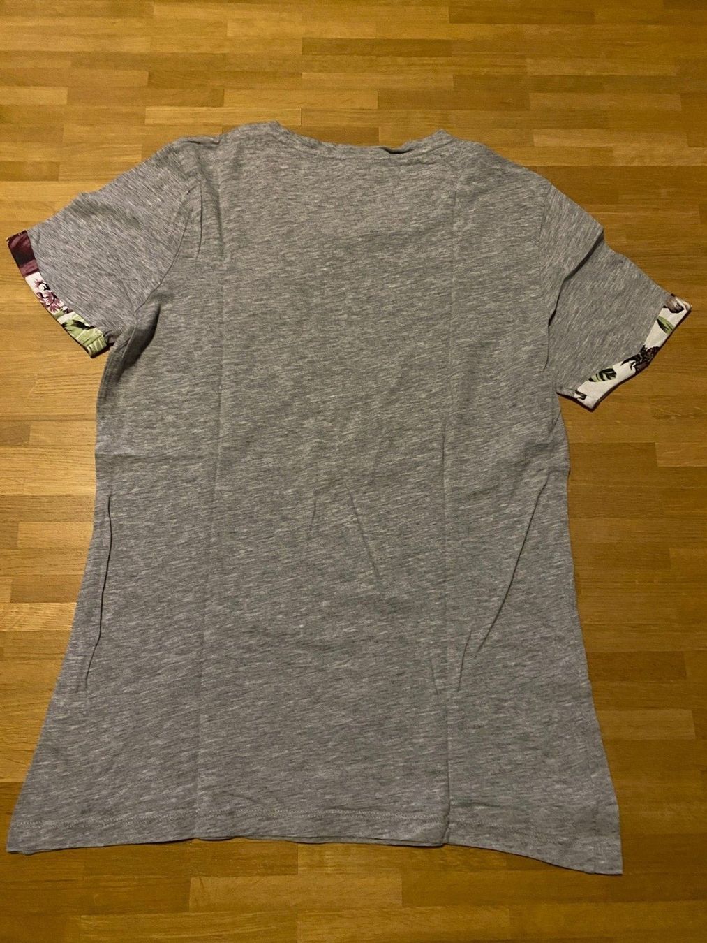 H&M Hemden, T-Shirts & Polos: H&M T-Shirt Grau Gr. S – Gebraucht aus Kriens von Blaecky98 1