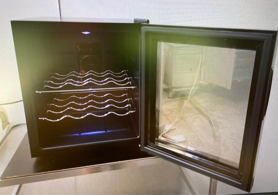 Kühlschrank: Weinkühler für mind. 12 Flaschen – Gebraucht aus Rudolfstetten von Stellina1975