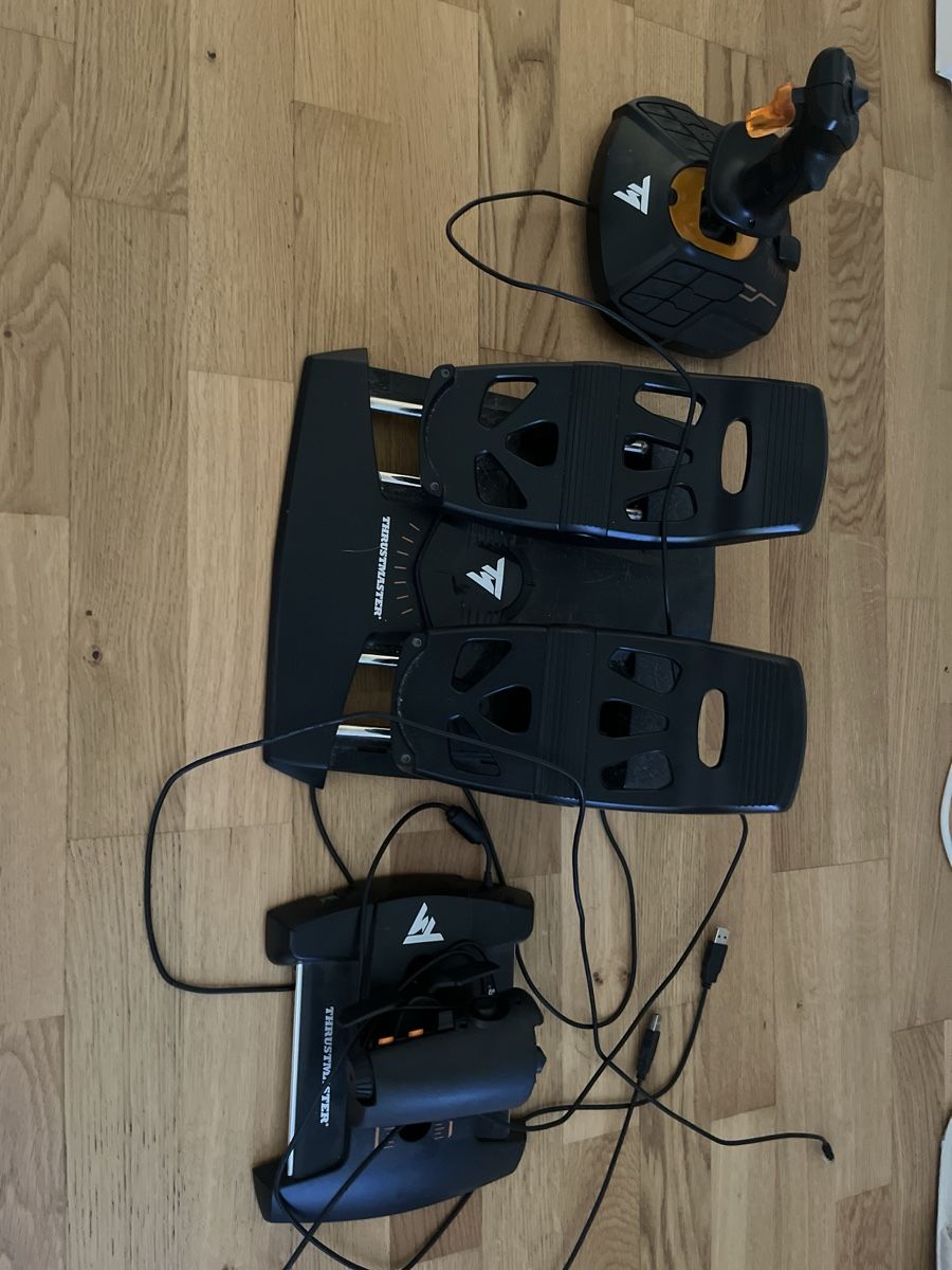 Thrustmaster Manettes: Joystick Thrustmaster+throttle+pedals – Neuf (Voir description) à St-Légier-Chiésaz par solias 3