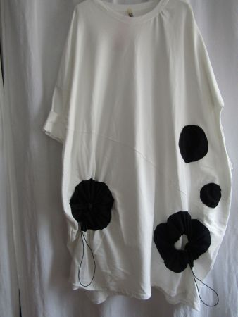 Gr. 50/60, auffälliges Kleid in Weiss mit Maulwurftaschen