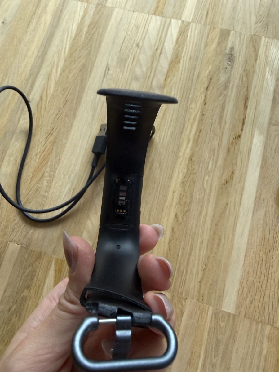 Fitbit Smartwatch: Fitbit Tracker Charge 4 – D'occasion à Basel par chantalchanelle 1