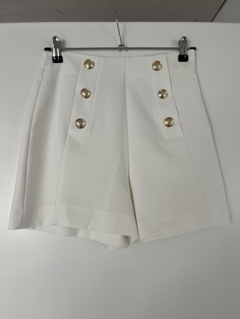 Weisse Shorts mit goldenen Knöpfen, Grösse 36