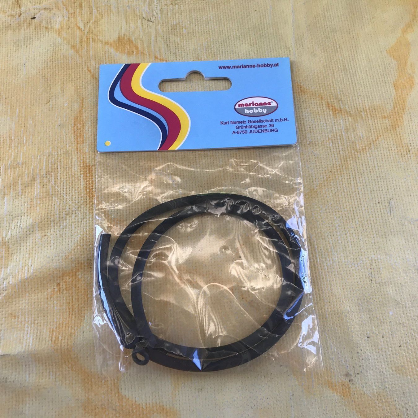 Nastri decorativi: SCHMUCKBAND SCHWARZ 50CM 1STK. – Nuovo e nell'imballaggio originale da Ostermundigen venduto da crazy-horse-1840