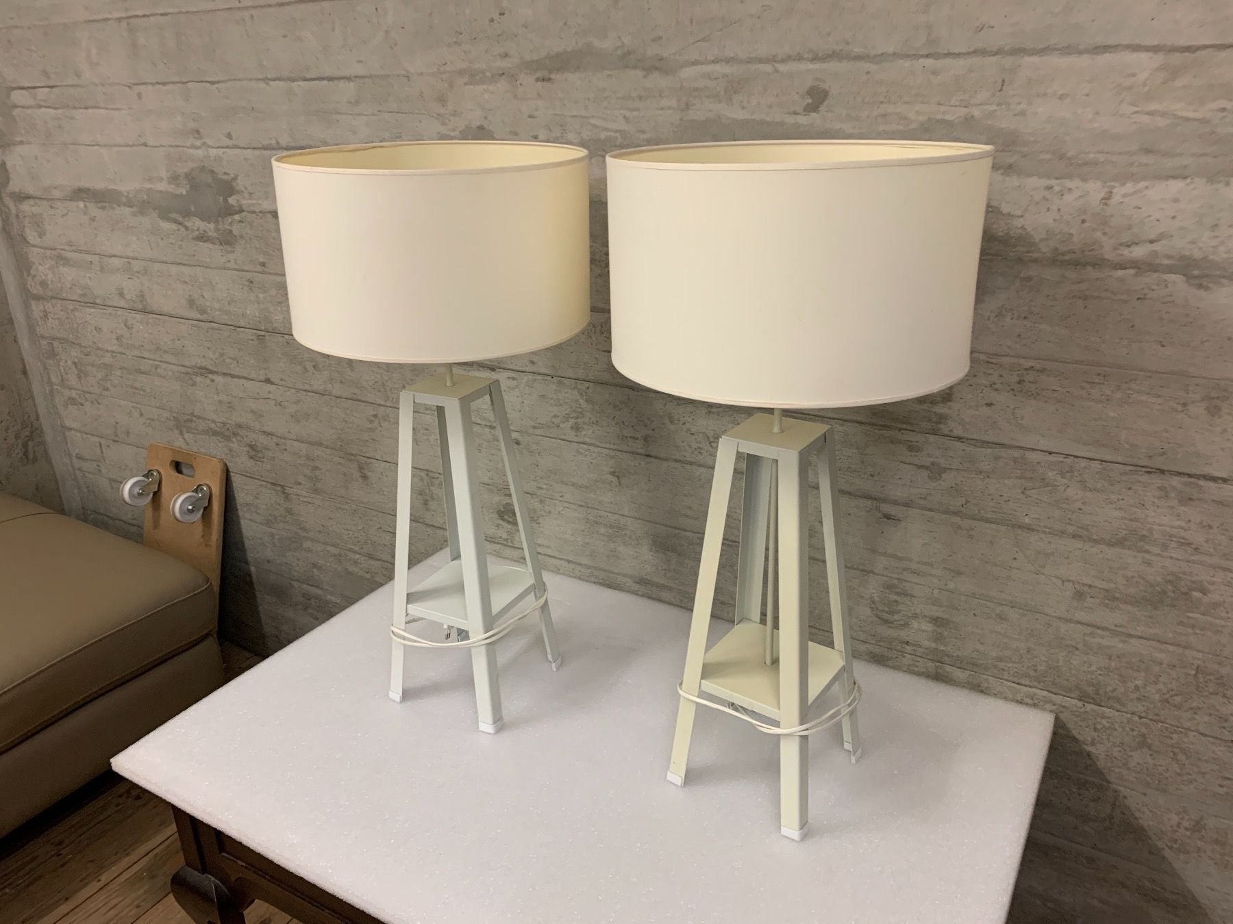Lampade: Zwei schöne grosse Stehlampen – Usato da Münchenstein venduto da Eclipse6 1