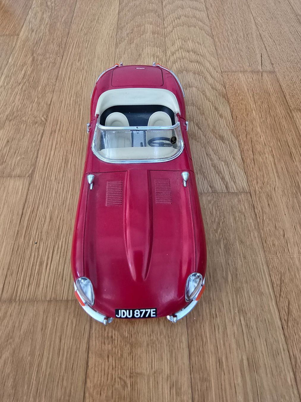 Jaguar Modellini d'auto: Modellauto Jaguar E Cabriolet, 1961 von Bburago – Nuovo (secondo la descrizione) da Rafz venduto da Domimir