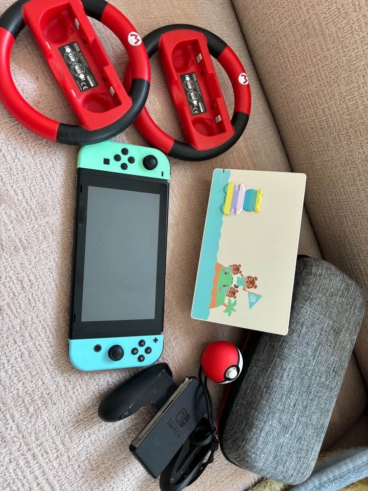 Nintendo Console: Nintendo Switch + accessoires + 4 jeux – Usato da Belfaux venduto da dap_v7w6