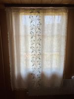 5 Vorhänge mit floralem Muster/Stickerei