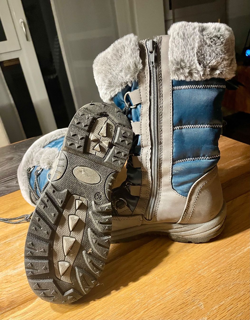 Scarpe per ragazze: Schöne und warme Winterstiefel Grösse 35 – Usato da Fehraltorf venduto da Marlene4 1