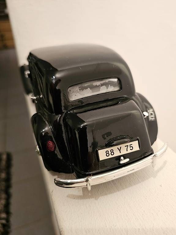 Citroën Modellini d'auto: Modellauto Citroen 11 CV Traction Avant – Usato da Rottenschwil venduto da epaveart 1